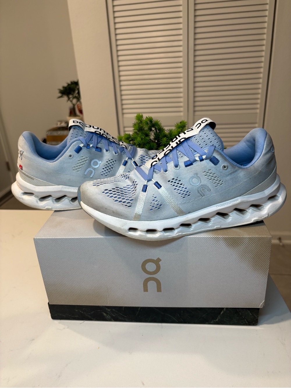 On Cloud Cloudsurfer Light Blue Rare OG Model Running Shoes size 9 women’s